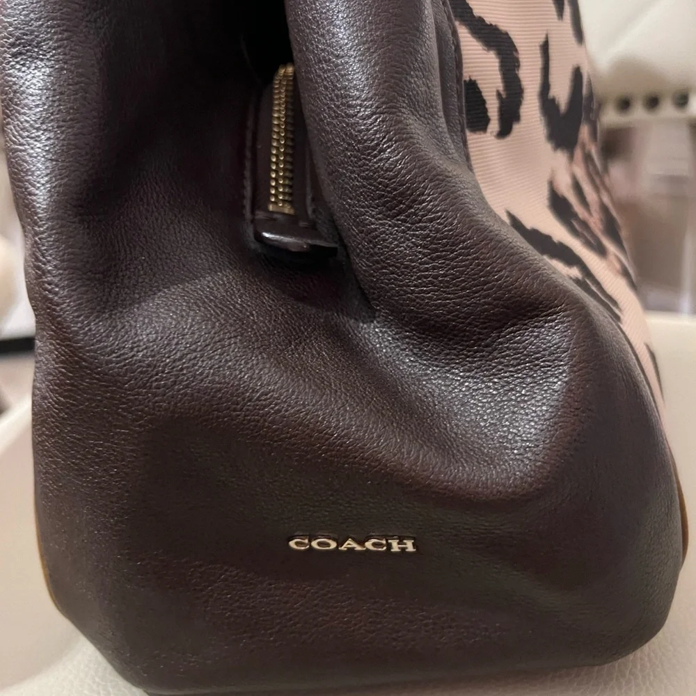 NWT~STUNNING 🤩 LEOPARD 🐆 COOL 😎 COACH BAG! - Picture 4 of 17